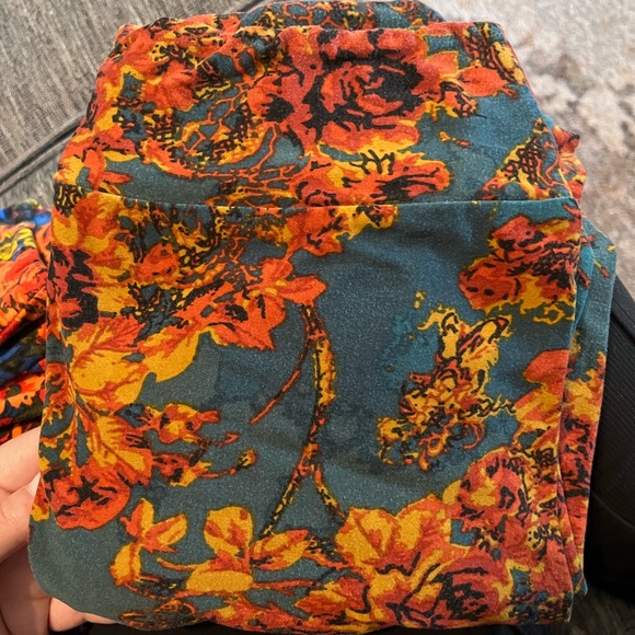 Lularoe floral o/s leggings - Picture 3 of 3